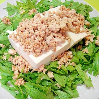 【中華ごま】鶏そぼろと豆腐春菊のサラダ